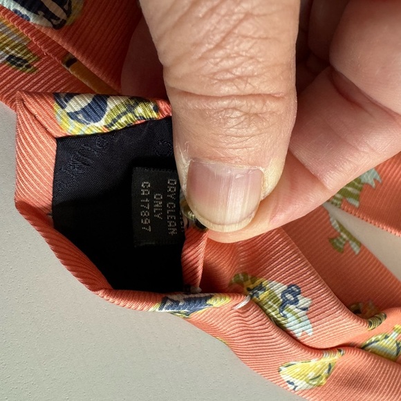 Whimsical Fish Tie Banana Republic Made in Italy - Picture 5 of 5